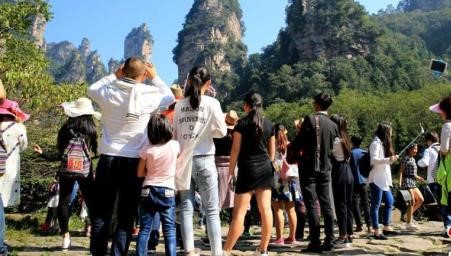 中国游客“十一”期间在越南火烧越南盾被驱逐