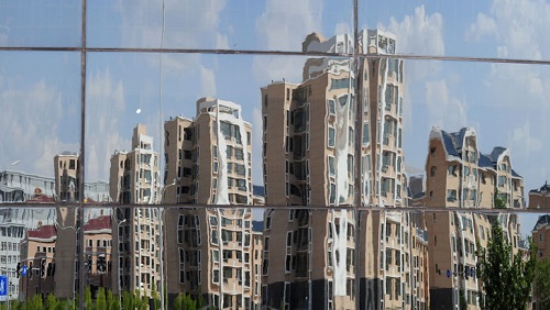 如果房地产崩盘，有房的和没房的谁更惨？