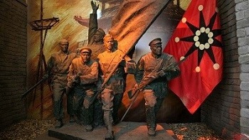 一个帝国的崩溃，有时竟是因为找不到一个烟灰缸