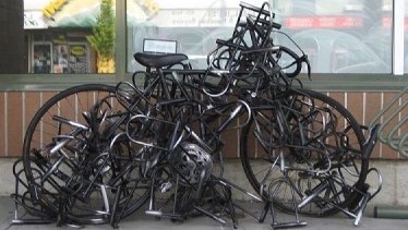 表面上富有的中国，早已不堪社会重负