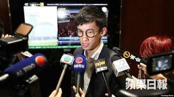 建制派制造流会三议员未能宣誓