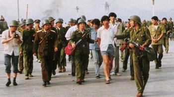 绝对服从意味着服从者是愚蠢的，连发命令的人也是愚蠢的