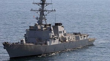 美军舰红海遭未遂导弹袭击 美国威胁报复