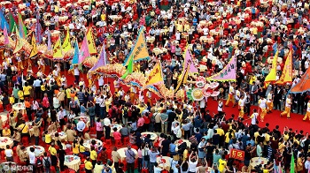 【组图】吃  深圳3万黄氏宗亲吃盆菜祭祖