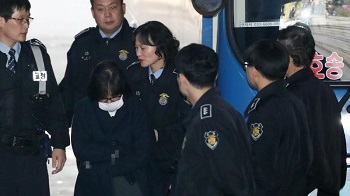 韩国检方正式逮捕崔顺实
