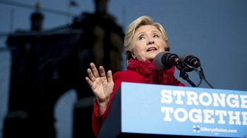 民调下跌 克林顿斥FBI“双重标准”