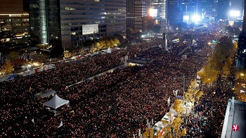 首尔百万人示威要朴槿惠下台