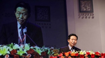 中国财长楼继伟为何被意外免职？