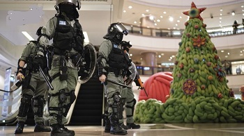 香港平安夜不安宁 抗议无处不在