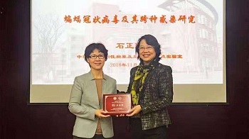 石正丽笑了，笑得象是造福人类的大科学家