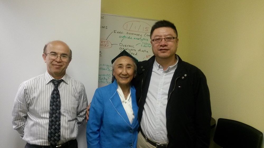 中国自由民主党主席陈明与维吾尔人著名领袖热比娅女士一起