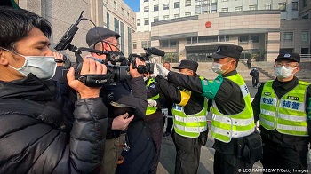 中共为何要重判张展