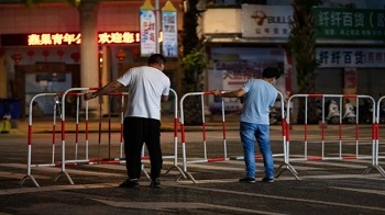 中国最大疫情爆发 人民对清零政策产生质疑