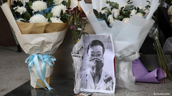 中国成千上万网民微博留言怀念良心医生李文亮