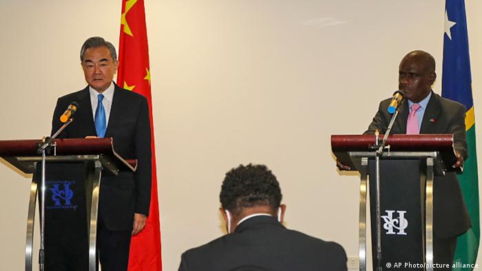 王毅抵达所罗门群岛访问 当地媒体因采访活动受限呼吁抵制