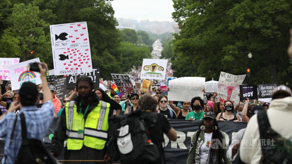特派專欄 挺選擇權還是生命權 美國社會並非涇渭分明