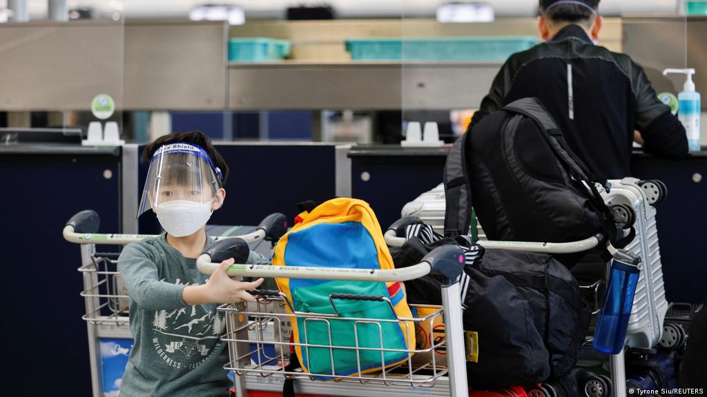 24万港人消费劵资格被DQ 港府官员承认针对移民