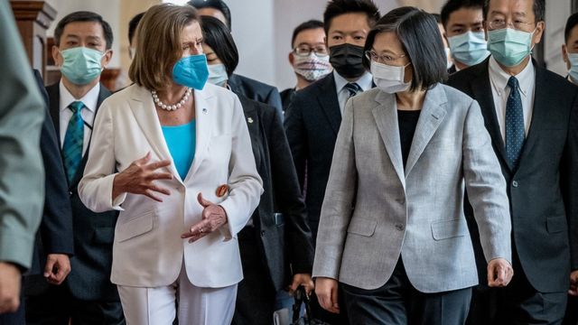 佩洛西访台：不顾中国激烈反对 佩洛西访台宣誓美台团结