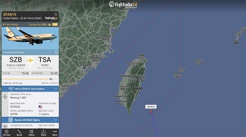 美國聯邦眾議院議長裴洛西專機晚間10時44分抵松山機場