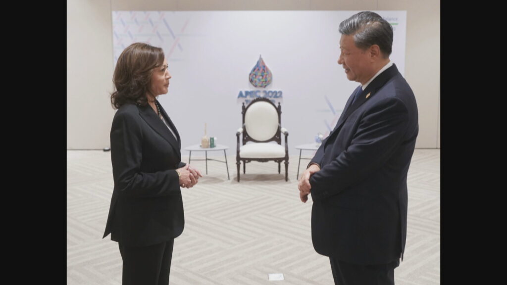 哈里斯与习近平短暂交谈 呼吁保持沟通