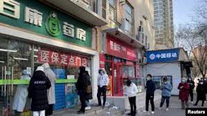 中国解封持续扩大，民众自保抢购药物