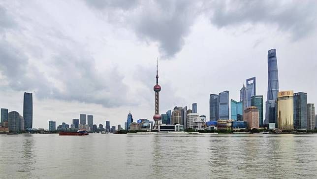 中国经济很奇怪，再多的钱砸进去也听不到响