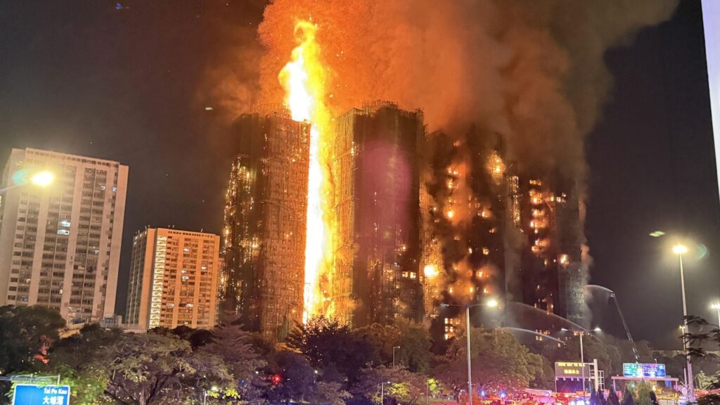 香港宏福苑火灾后，香港政府被指打压质疑声音
