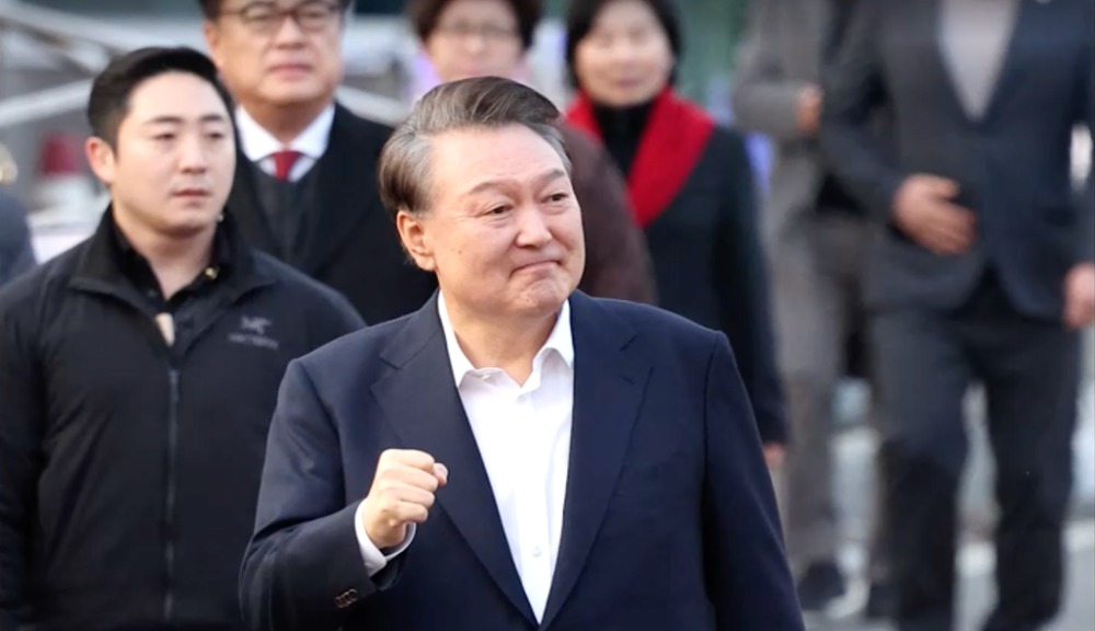 韩国前总统尹锡悦因叛乱与滥用职权被判无期徒刑