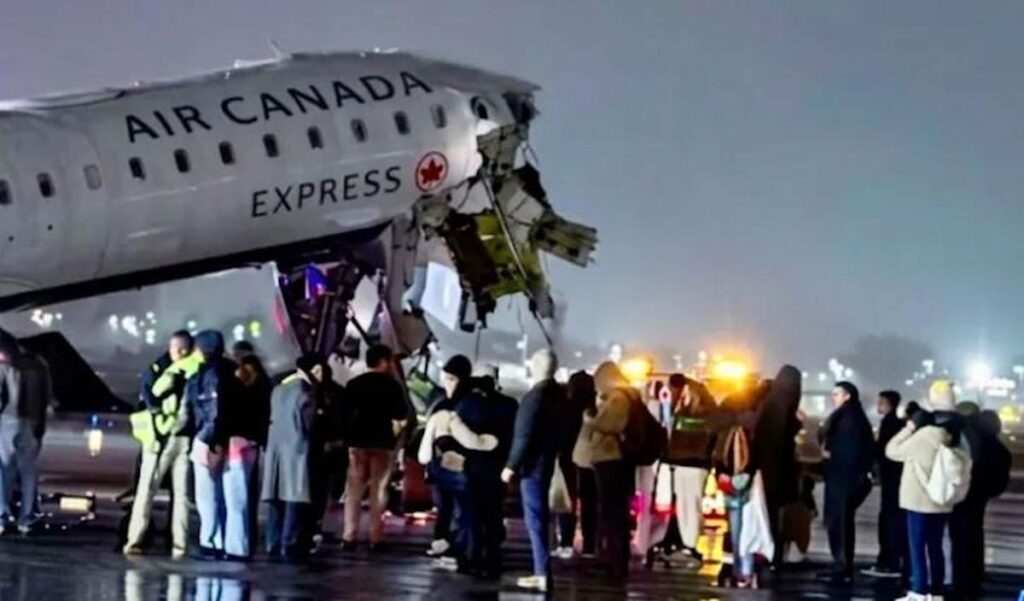 纽约时报：纽约拉瓜迪亚机场客机与消防车相撞